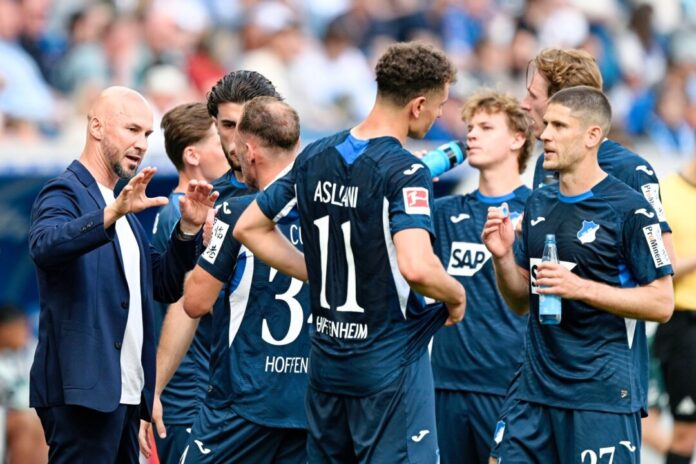 Christian Ilzer (l) Trainer Christian Ilzer (l) startet mit Hoffenheim in Köln in die neue Saison. (Archivbild)