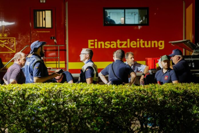 Waldbrand in Hürtgenwald Wegen des Rauchs musste die Einsatzzentrale verlegt werden.