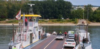 Rhein-Fähren können wieder fahren Eine der Rheinfähren, hier in Bad Breisig (Rheinland-Pfalz). (Archivbild)