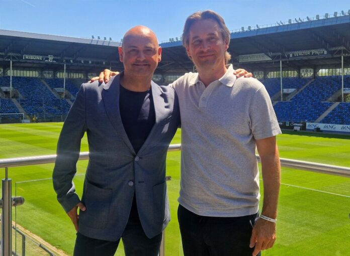 Rui Mota und Gerhard Zuber von Waldhof Mannheim Glücklich über den erfolgreichen Saisonstart: Trainer Rui Mota und Geschäftsführer Gerhard Zuber. (Archivbild)