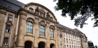 Haftstrafe in Prozess um betrügerischen Hauskauf Vor dem Amtsgericht Mönchengladbach ist ein Prozess um einen betrügerischen Hauskauf zu Ende gegangen. (Archivbild)