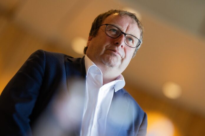 Oliver Krischer Nordrhein-Westfalen setzt auf eine bundesweite Lösung für die temporäre Aufhebung des Sonn- und Feiertagsfahrverbots für Lkw. (Archivbild)