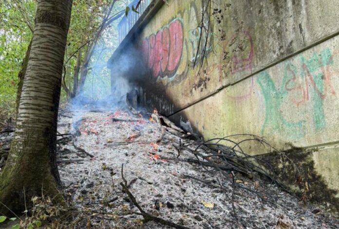 Nahe des A44-Tunnels kam es in Birth zu einem Brand. Foto: Feuerwehr Velbert Nahe des A44-Tunnels kam es in Birth zu einem Brand. Foto: Feuerwehr Velbert