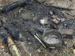 Wieder Brände im Grün in Velbert: „Schon ein kleiner Funke kann derzeit ausreichen“ Einer der Brandorte, an dem die Feuerwehr aktiv werden musste. Foto: Feuerwehr Velbert