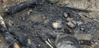 Wieder Brände im Grün in Velbert: „Schon ein kleiner Funke kann derzeit ausreichen“ Einer der Brandorte, an dem die Feuerwehr aktiv werden musste. Foto: Feuerwehr Velbert