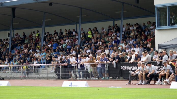 Rund 1.400 Zuschauer verfolgten in Hilden das Spiel gegen BVB II. Foto: VfB Hilden Rund 1.400 Zuschauer verfolgten in Hilden das Spiel gegen BVB II. Foto: VfB Hilden