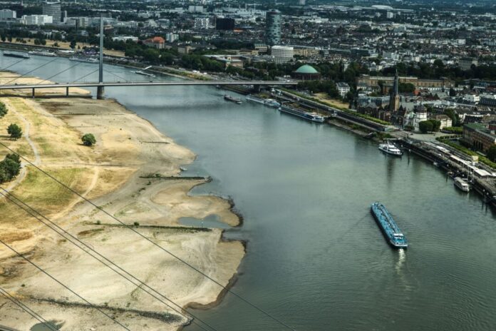Umweltschützer fordern nationalen Plan für Wasserknappheit Niedrigwasser-Spitzentreffen in Bonn: Wirtschaftsverbände beraten mit dem Bundesverkehrsminister über die aktuelle Lage auf den Wasserstraßen in Deutschland.