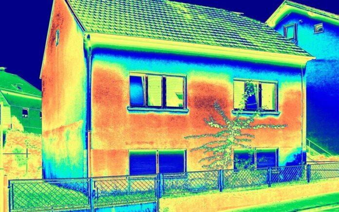 Climap Wärmebild Gebäude So sieht ein Thermografie-Bild eines Wohnhauses aus. Foto: MVV Regioplan GmbH