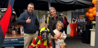 Eine Spende für die „Kleine Robbeninsel“ Familie Wirtz beim Aktionsstand – unter anderem zugunsten der Kita „Die kleine Robbeninsel“. Foto: privat
