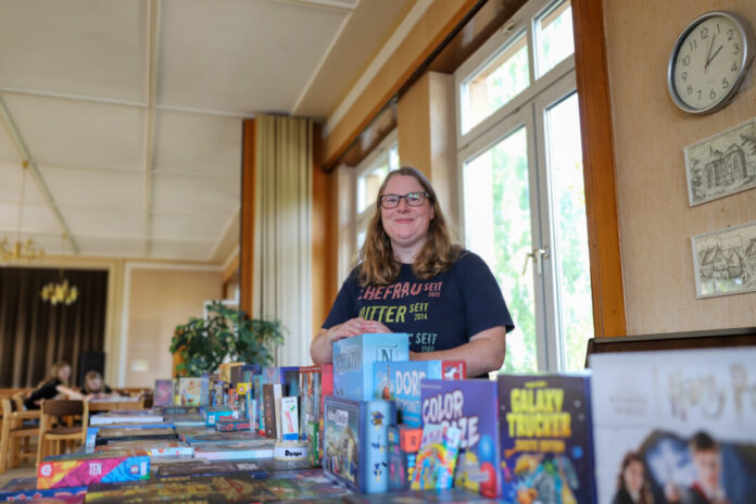 Die Wülfratherin Heike Lemansky organisiert in der Kalkstadt einen Brettspieltreff - und im September auch eine Aktion im Rahmen von "Stadt, Land, spiel". Archivfoto: Volkmann Die Wülfratherin Heike Lemansky organisiert in der Kalkstadt einen Brettspieltreff - und im September auch eine Aktion im Rahmen von "Stadt, Land, spiel". Archivfoto: Volkmann