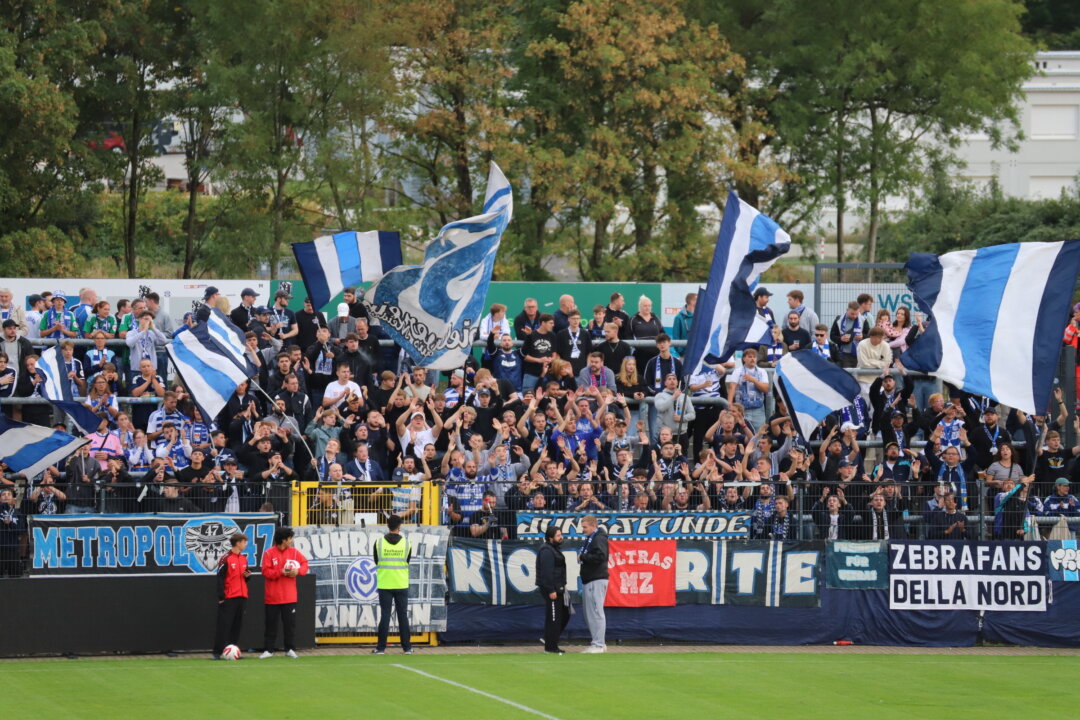 So langsam steigt die Stimmung, insbesondere bei den Fans der Zebras. Foto: Volkmann