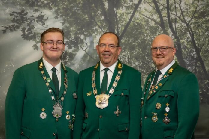 Königsbild Gesucht werden die Nachfolger von Kompaniekönig Andreas Goeldner, dem Traditionskönig André Engelmann sowie dem Jungkönig Philipp Rohm. Foto: Verein