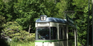 Wuppertal: Historisch unterwegs mit alten Bahnen Gerade im Sommer macht die Fahrt mit den alten Bahnen durch grüne Kaltenbachtal besonders Vergnügen. Foto: Malicke/BMB