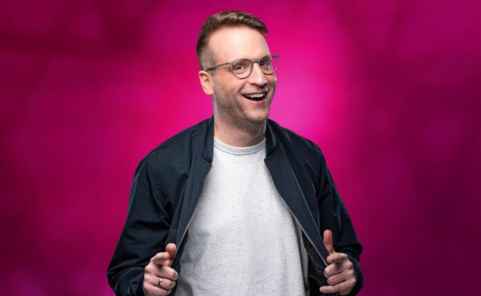 Pressefoto Benni Stark Benni Stark unterhält mit seinem Comedy-Programm die Besucher der Sommerbühne. Foto: Steffen Z. Wolff