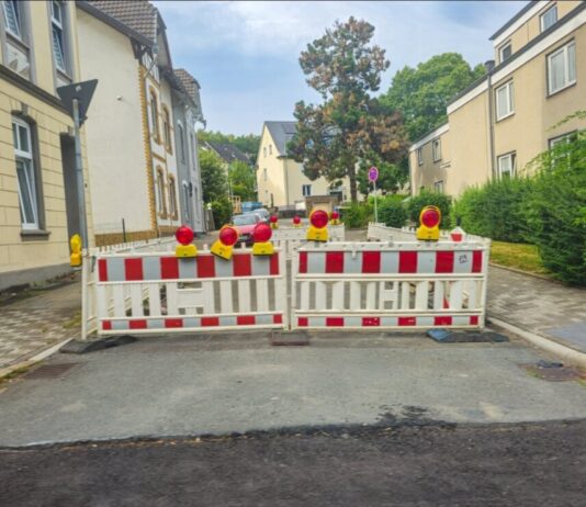 Neviges: Tagelange Vollsperrung sorgt für Einschränkungen An der Bogenstraße in Neviges laufen weiterhin die Bauarbeiten. Foto: Volkmann