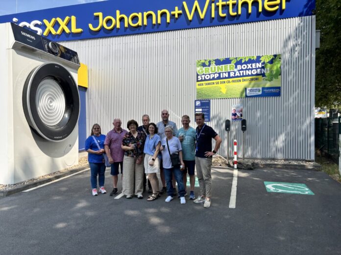 Sommertour_SPD_Ratingen_EuronicsXXL Rund 15 Teilnehmende nutzten die Gelegenheit, einen Blick hinter die Kulissen des Ratinger Traditionsunternehmens zu werfen. Foto: SPD Ratingen