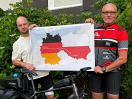 Von Heiligenhaus bis Kattowitz: 1.300 Kilometer auf dem Fahrrad Arkadiusz Urbanek und Adrian Lange beim Start in Heiligenhaus. Foto: privat
