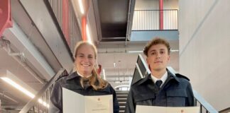 Neue Rettungssanitäterin für Ratingen Aileen Stöcker und Lucius Hanne. Foto: feuerwehr Ratingen