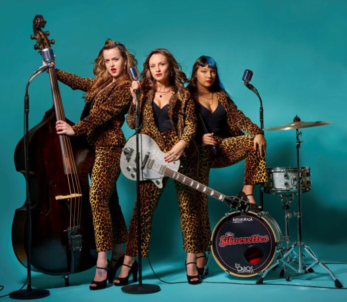 The Silverettes®Manfred_Pollert Bei den Silverettes zeigen drei Powerfrauen, dass Rockabilly längst keine Männerdomäne mehr ist. Die Ladies spielten schon mit Dick Brace oder Boppin’B und werden auch beim Jazzsommer in Erkrath das Publikum begeistern. Foto: Manfred Poller