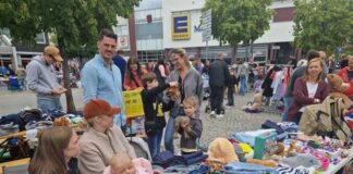 Gewimmel wie nie in der Stadt: Kindertrödelmarkt in Wülfrath