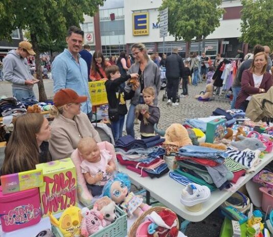 Gewimmel wie nie in der Stadt: Kindertrödelmarkt in Wülfrath