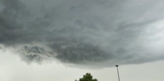 Wetter 2026: Tornado-Verdacht auch im Kreis Mettmann Unwetter können bedrohlich wirken: So sah der Himmel über Teilen von Velbert am 21. Mai 2024 aus. Archivfoto: Volkmann