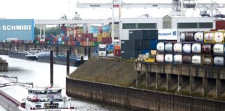 Extrem-Niedrigwasser: Mehr Schiffe laufen Hafen Duisburg an Wegen des extremen Niedrigwassers können Binnenschiffe auf dem Rhein derzeit nur einen Bruchteil der sonst üblichen Fracht transportieren.