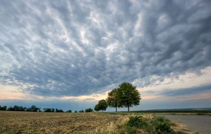Wetter in Baden-Württemberg Wolken bedecken den Himmel. (Symbolbild)