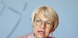 Ministerin stellt Schwerpunkte für neues Schuljahr vor Was Schülerinnen und Schüler in NRW nach den Sommerferien an Neuerungen erwartet, darüber berichtet Schulministerin Dorothee Feller. (Archivbild)