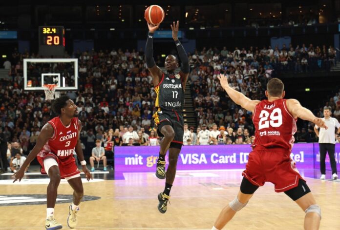 Dennis Schröder Dennis Schröder und Co. freuen sich auf den Doppelpack mit dem Frauen-Team in Köln. (Archivbild)