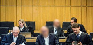 Illegal nach Russland exportiert – Brüder verurteilt Das Landgericht Münster hat zwei Männer aus Oelde, hier beim Prozessauftakt, zu Haftstrafen verurteilt. (Archivbild)