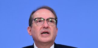Dobrindt: Bilder von Waldbränden in NRW «verheerend» Bundesinnenminister Dobrindt dankte den Einsatzkräften. (Archivbild)