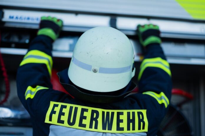Brand an früherer Bochumer Großdisko Tarm Center gelöscht Feuerwehrleute waren mehrere Stunden mit den Löscharbeiten am einstigen Tarm-Center beschäftigt. (Symbolbild)
