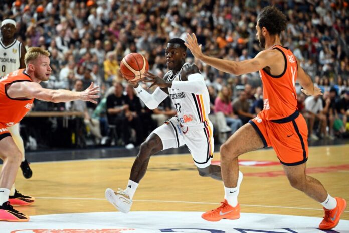 Deutschland - Niederlande Dennis Schröder und Co. können bereits für die WM planen.