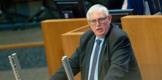 Laumann: Reformempfehlungen zur Rente vollständig umsetzen Der NRW-Arbeitsminister sieht die Reformempfehlungen als Gesamtpaket. (Archivbild)