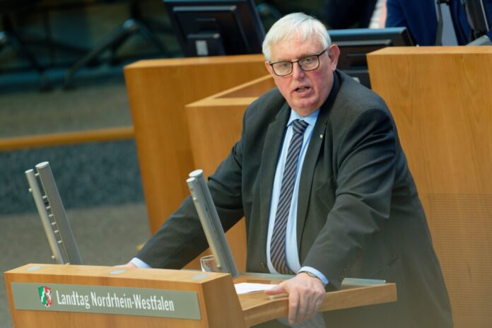 Laumann: Reformempfehlungen zur Rente vollständig umsetzen Der NRW-Arbeitsminister sieht die Reformempfehlungen als Gesamtpaket. (Archivbild)
