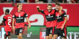 1. FC Nürnberg stellt Startrekord ein – Stürmer Zoma bleibt Die Nürnberger hatten bei ihrem Flutlichtspiel beste Laune.