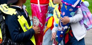 Lehrergewerkschaft: Schultüten sind nicht das Wichtigste Eltern von Schulanfängern sollen sich bei der Befüllung der Schultüte nicht unter Druck setzen lassen, rät die Lehrergewerkschaft VBE. (Symbolbild)