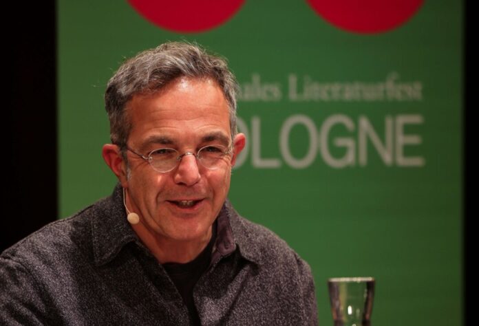 Navid Kermani Der Schriftsteller Navid Kermani ist schon seit seinem vierten Lebensjahr Fan des 1. FC Köln (Archivbild).