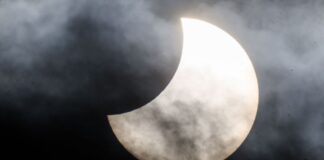 Am 12. August ist am NRW-Himmel eine partielle Sonnenfinsternis zu sehen. (Archivbild)