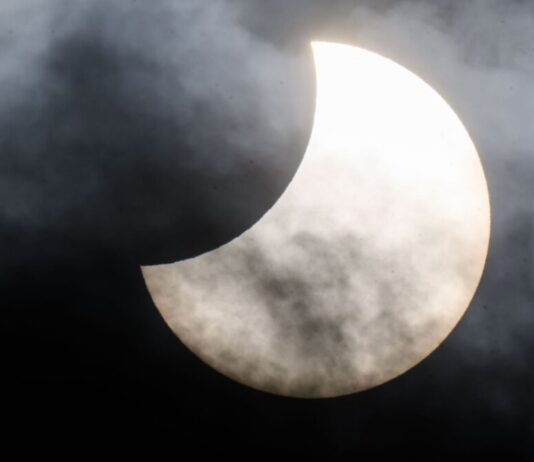 Sonnenfinsternis und Sternschnuppen: Naturspektakel über NRW Am 12. August ist am NRW-Himmel eine partielle Sonnenfinsternis zu sehen. (Archivbild)