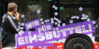 HEBC mit Rekord im «Jahrhundertspiel» gegen Dortmund Spieler und Fans des HEBC verzierten einen Hamburger Linienbus. (Archivbild)