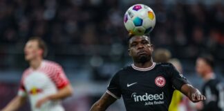 Wechsel fix: Dina Ebimbe wird Schalker Trägt künftig das Schalker Trikot: Junior Dina Ebimbe.
