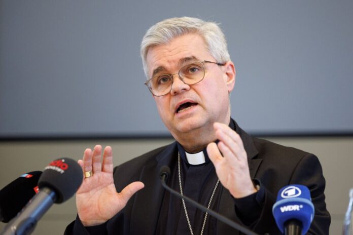 Paderborner Erzbischof Udo Markus Bentz Der Paderborner Erzbischof Udo Markus Bentz hat Israel scharf kritisiert. (Archivbild)