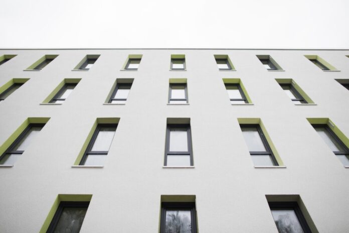 Studierendenwohnheim in Köln Trotz weniger Abiturienten in NRW als in den Vorjahren bleibt die Bewerberliste für Plätze im Studierendenwerk lang. (Symbolbild)