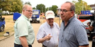 Landrat hofft auf schnelle Kontrolle über das Feuer Der Dürener Landrat Ralf Nolten hofft, das Feuer im Hürtgenwald an diesem Wochenende unter Kontrolle zu bekommen.