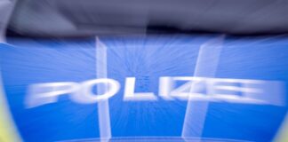 Mann soll Kinder bedroht haben In Bonn ist es am Nachmittag zu einem Polizeieinsatz gekommen, weil ein Mann Kinder bedroht haben soll.