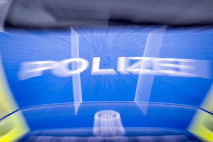 Polizei In Bonn ist es am Nachmittag zu einem Polizeieinsatz gekommen, weil ein Mann Kinder bedroht haben soll.