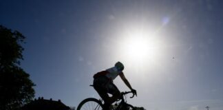 Rennradfahrer lebensgefährlich verletzt Der 18 Jahre alte Rennradfahrer schwebt in Lebensgefahr. (Symbolbild)