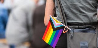 CSD in Essen: Tausende demonstrieren für Vielfalt Der Demonstrationszug war am Mittag an der Grugahalle gestartet.